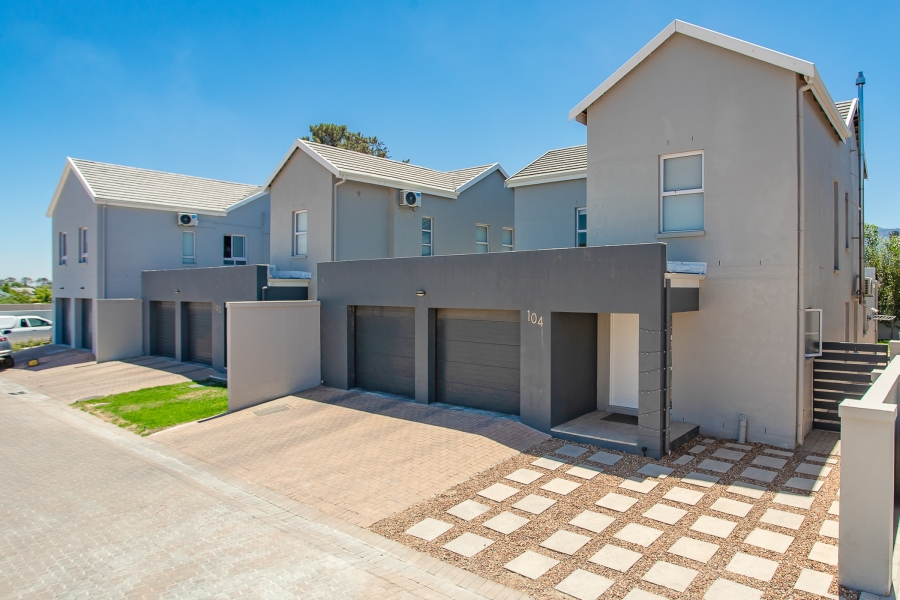 3 Bedroom Property for Sale in Mountain Crest Private Estate Western Cape